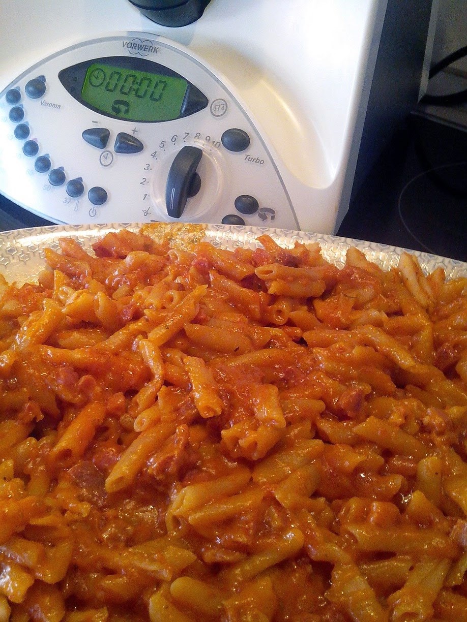 MACARRONES CON TOMATE