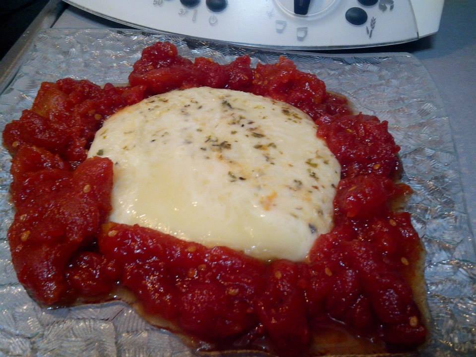 QUESO PROVOLONE Y TOMATES CONFITADOS