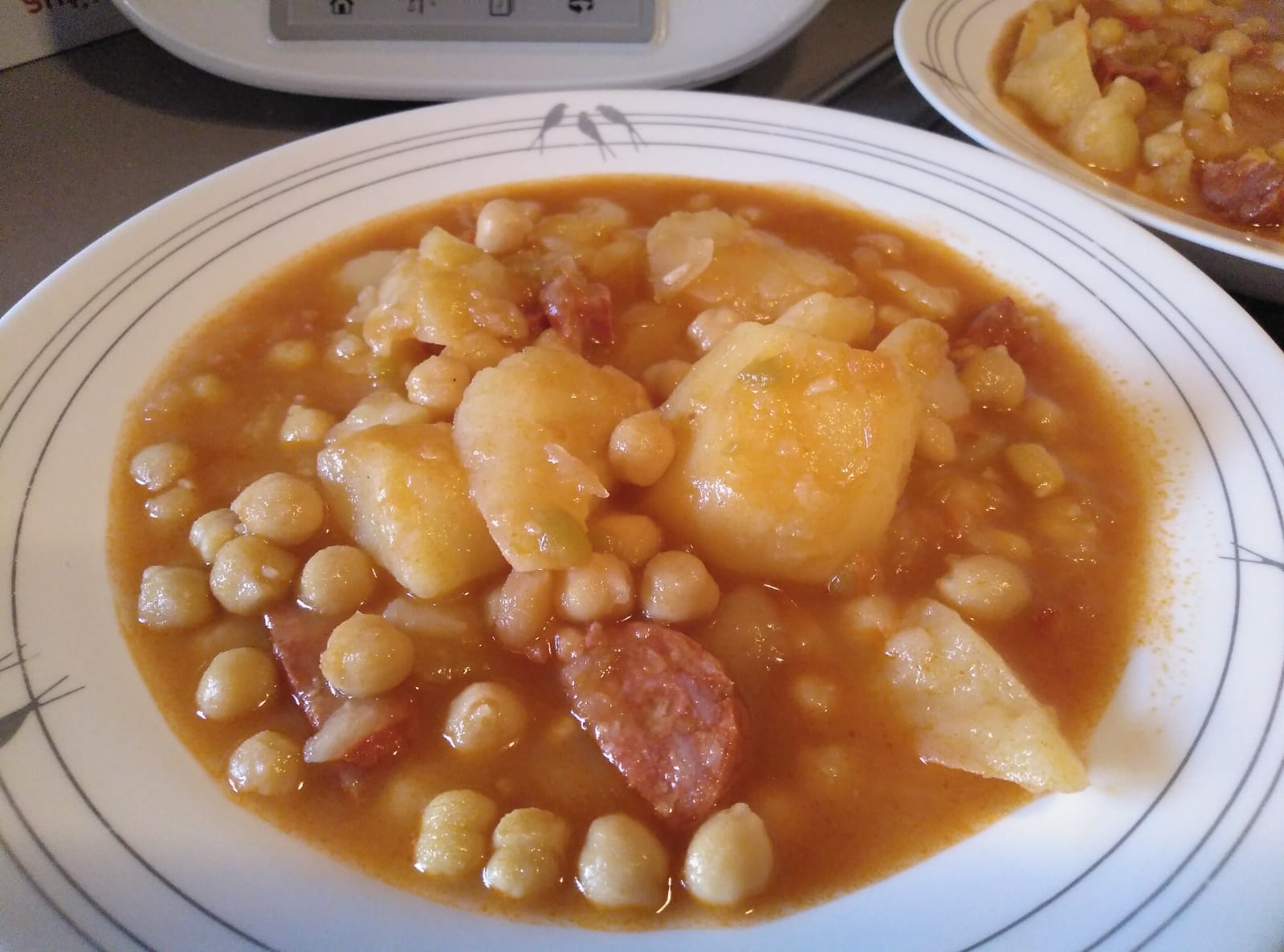 POTAJE DE GARBANZOS CON PATATAS